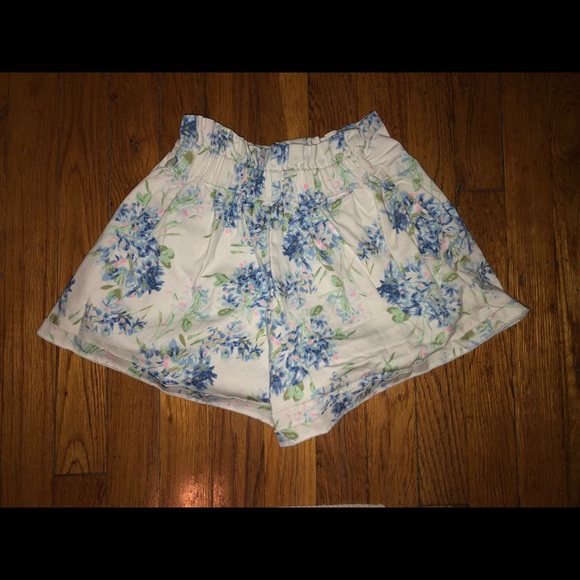 Adorable floral shorts! - Picture 1 of 1